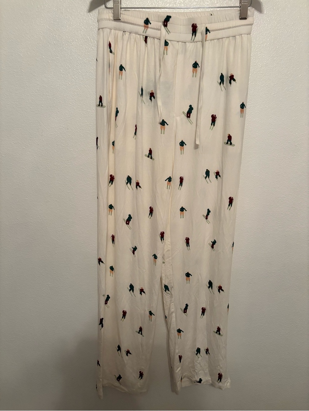 kate quinn men’s Cream Lounge Pants with Mini Skiers XS NWT